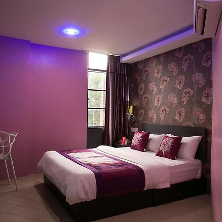 Oyo 176 Hotel Q Inn Петалинг-Джая Экстерьер фото