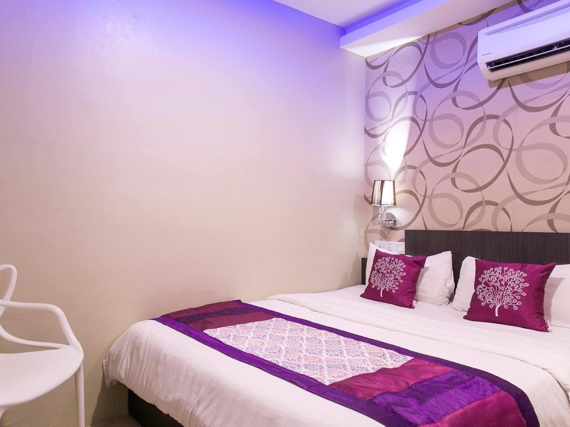 Oyo 176 Hotel Q Inn Петалинг-Джая Экстерьер фото