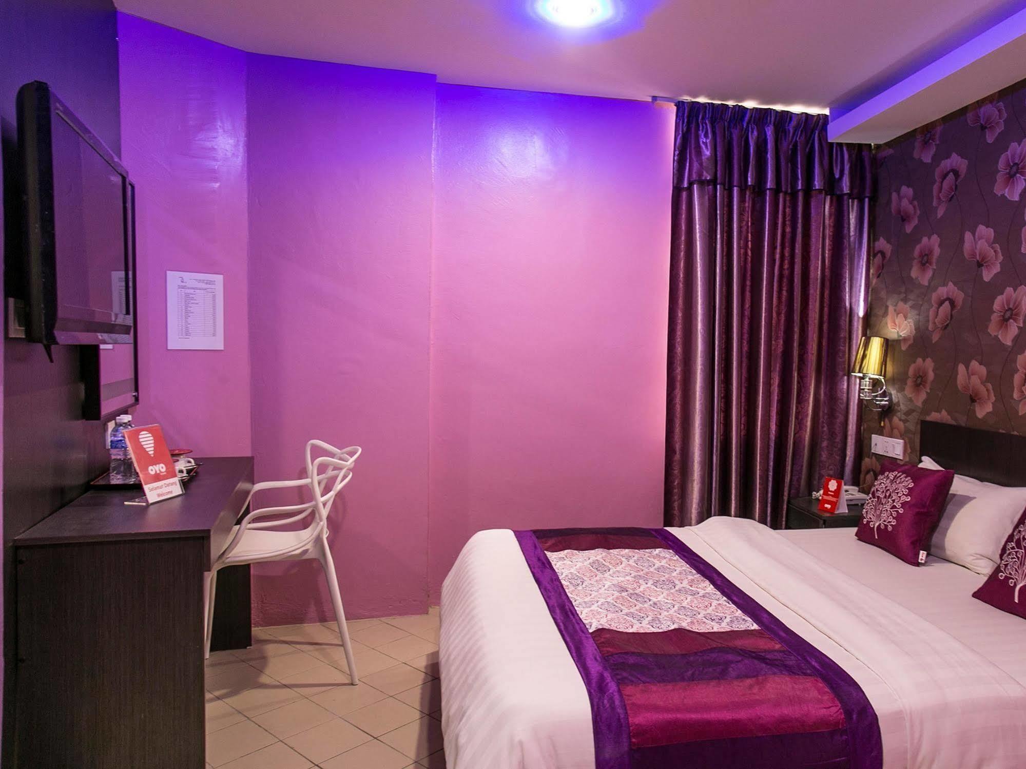 Oyo 176 Hotel Q Inn Петалинг-Джая Экстерьер фото