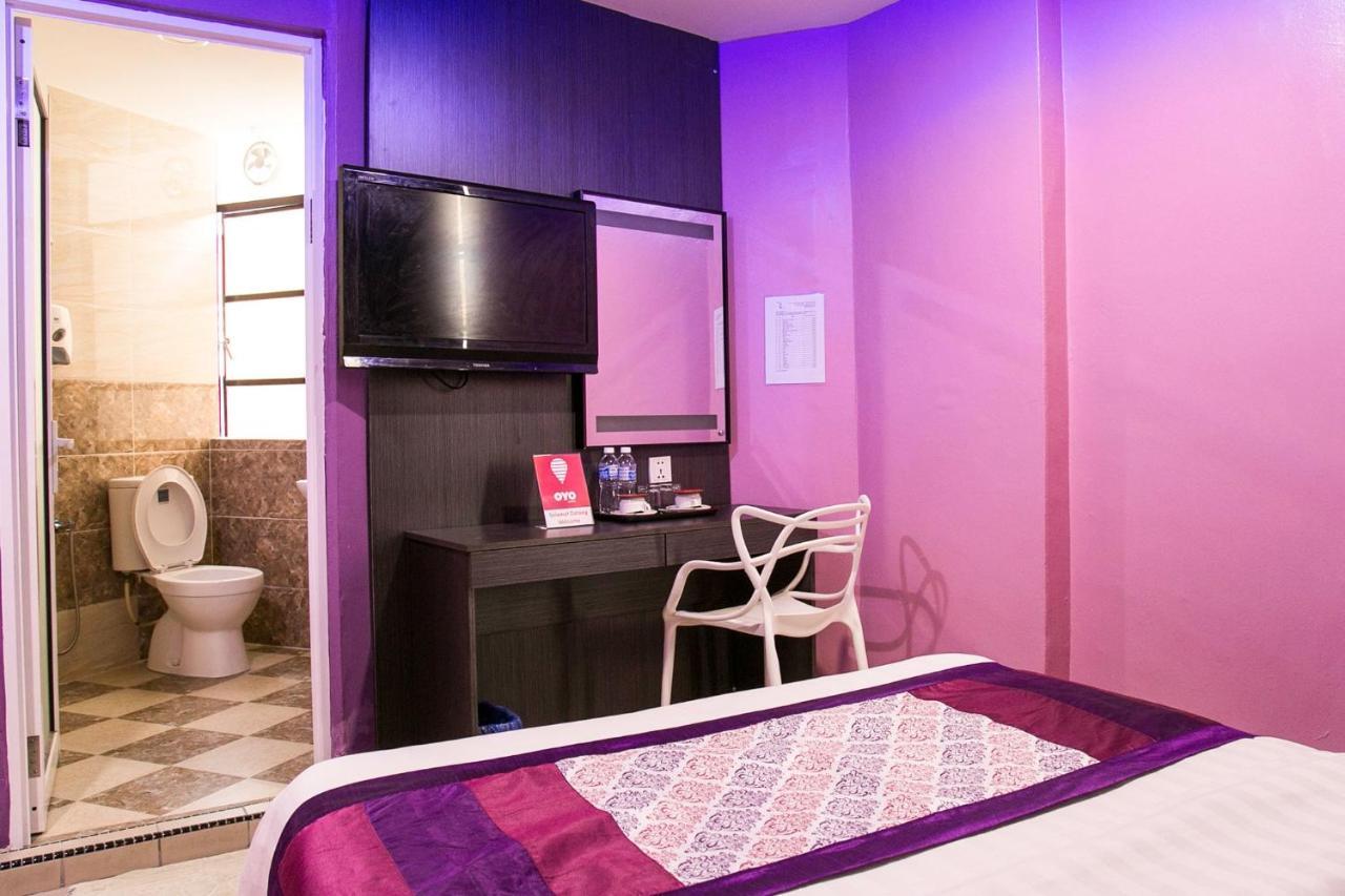 Oyo 176 Hotel Q Inn Петалинг-Джая Экстерьер фото